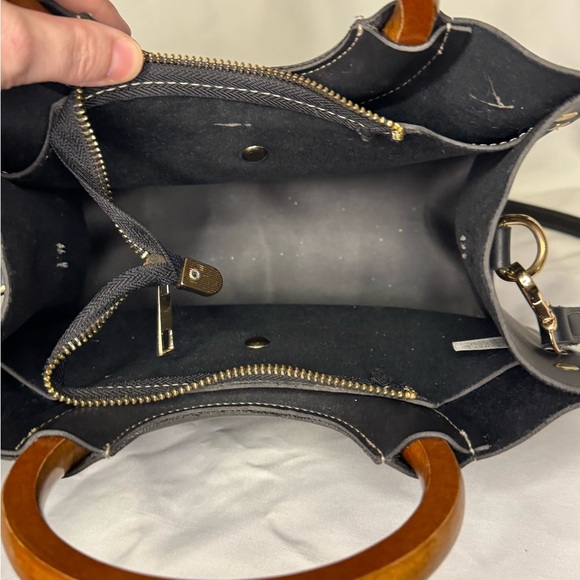 Laura Ashley Black Ivy Tote Crossbody shoulder bag with wooden handles - Picture 4 of 7